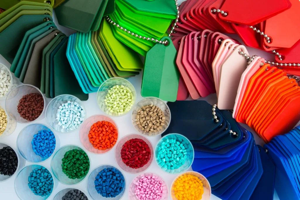 مواد پلاستیکی در رنگ های مختلف